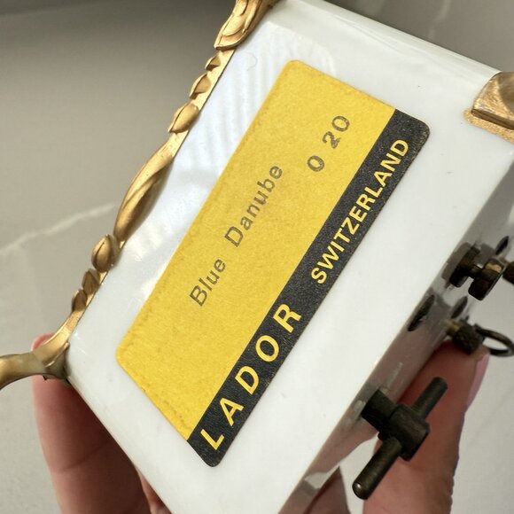 Vintage Bucherer Lador 2866 Switzerland Musical Alarm Mantel Clock Wind Up - Picture 4 of 7